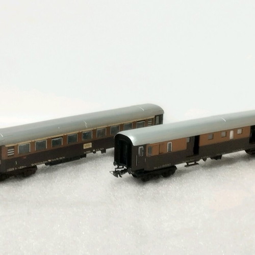 Fleischmann passenger wagons used, set of 2, HO scale for Märklin