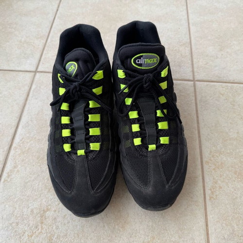 Air Max Neon Black 95 Nike athletic shoes like new, size 45