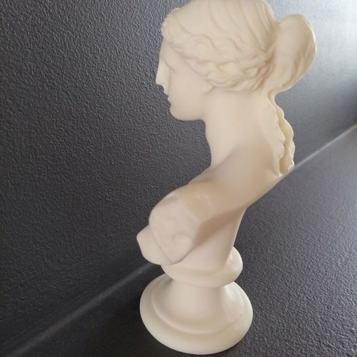 Aphrodite statue alabaster used, height 14 cm