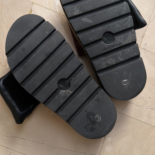 Louis Vuitton pool pillow slides size 38 EU, like new