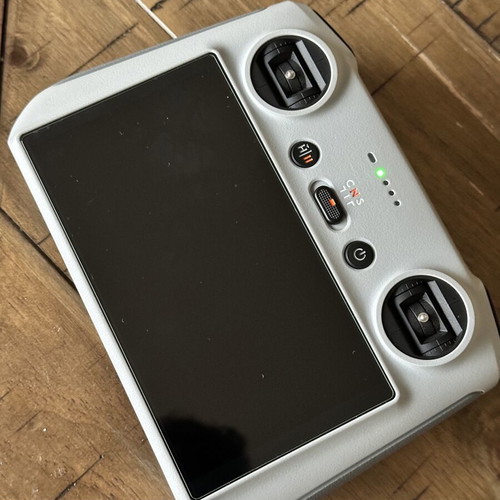 DJI RC Controller σαν καινούργιο με τζαμάκι προστασίας και κάρτα SD 64GB