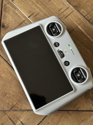 DJI RC Controller σαν καινούργιο με τζαμάκι προστασίας και κάρτα SD 64GB