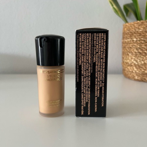 Mac Studio Radiance Serum Powered Foundation NC25 new