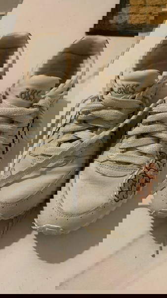 Asics παπούτσια
