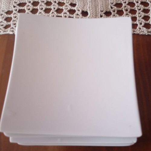 Square dessert plates set of 4 used, melamine plastic