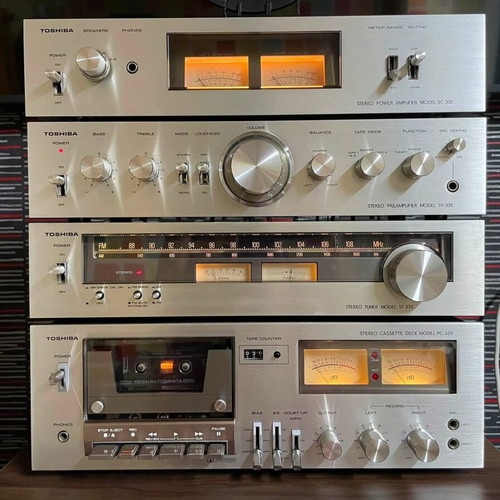 TOSHIBA audio set with deck, tuner, preamplifier and power amplifier
