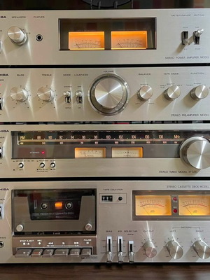 TOSHIBA audio set with deck, tuner, preamplifier and power amplifier