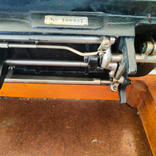 Shmens sewing machine like new, used