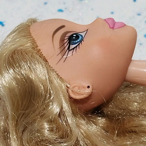 Bratz lot of 4 used damaged dolls for restoration projects