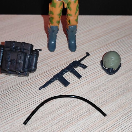 G.I.JOE Freefall (v1) 1990 action figure used with equipment