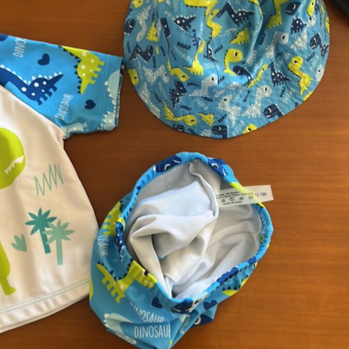 Baby clothes set used, 11 t-shirts, 1 shorts, 3 hats, swimwear for 12-18 months