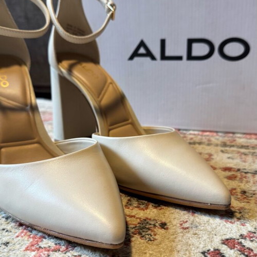 Aldo leather sandals nude like new, size 38