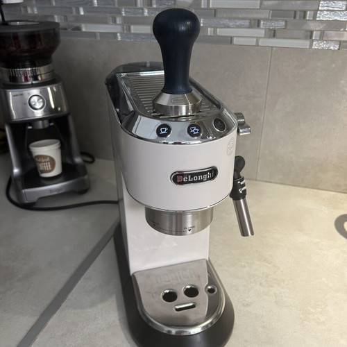 DeLonghi Dedica EC685 espresso machine