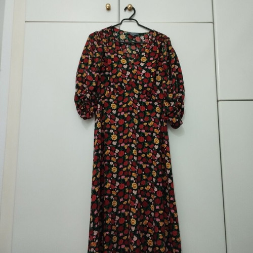 Primark midi floral dress with V neckline and ruching like new