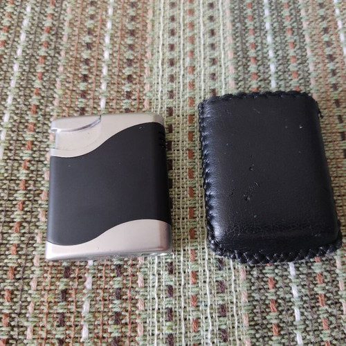 Deluxe lighter with case used, black and silver