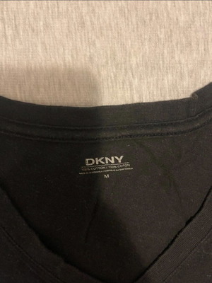 DKNY T-shirt like new, size M, black
