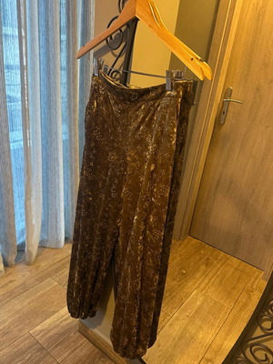 Zara pants gold like new, XS size