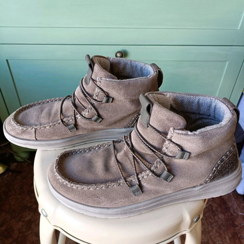 Hey Dude ankle boots like new, women's size 40, beige