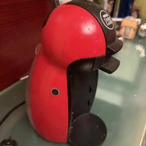 Nescafé Dolce Gusto coffee machine used, red design