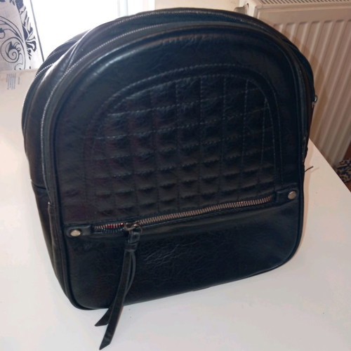 Shoulder bag used back pack in very good condition