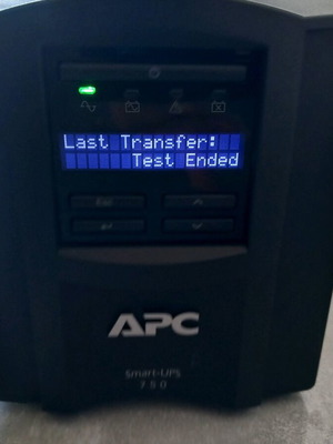 APC Smart UPS SMT750i like new with fresh batteries and cables