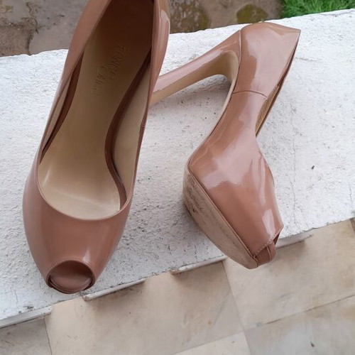Fengshoe Peep-Toe Nude Leather Heels Size 39 Like New