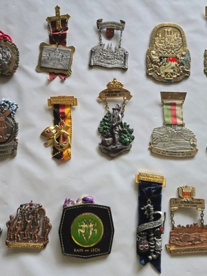 Vintage German Wandertag and Volkswanderung medal collection like new