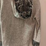 Women's gray jacket like new with zipper and hood size M