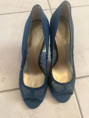 Nine West peep toe suede women's heels used, turquoise