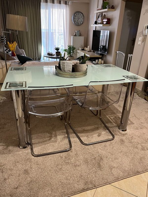 Glass kitchen table with four chairs like new