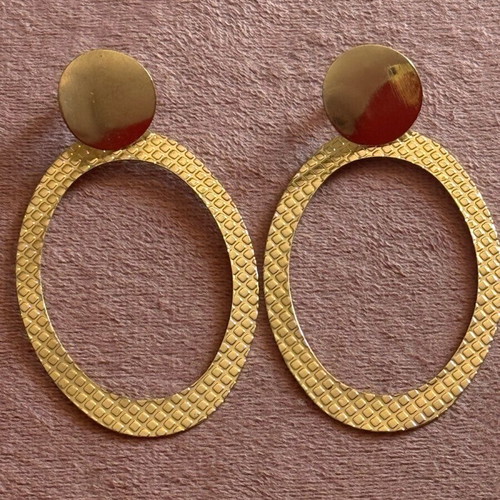 Earrings like new, gold color