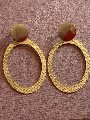 Earrings like new, gold color