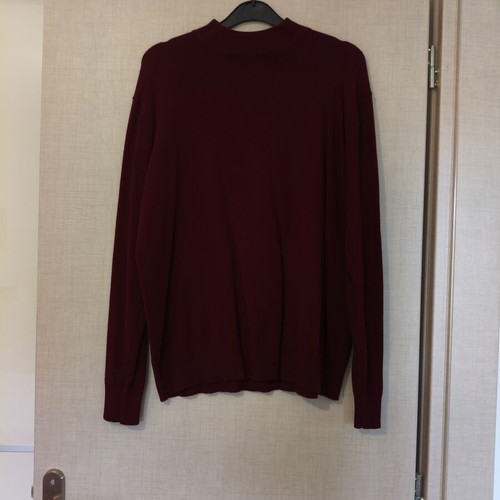 Women's knitted sweater plum color one size like new