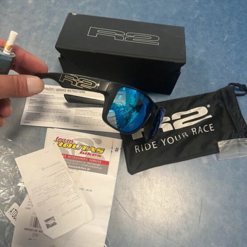 R2 Model tr 90 sunglasses used, black and blue