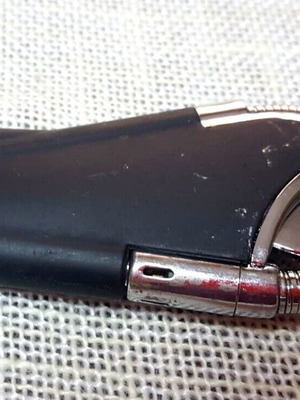 Flexible gas lighter used with small light source
