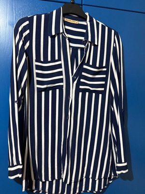 Striped blue shirt size M like new