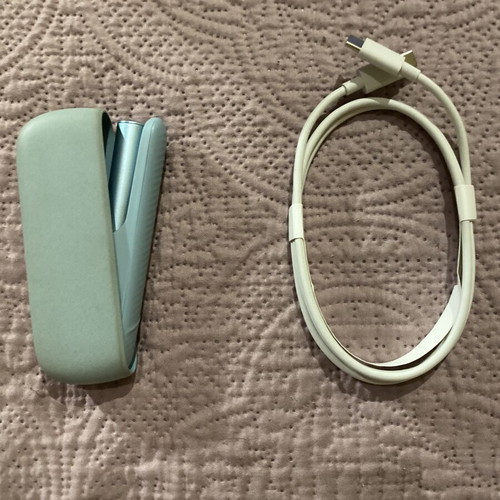IQOS ILUMA device like new with charging case and charger