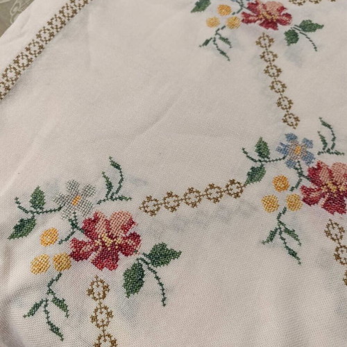 Square tablecloth cross-stitch like new
