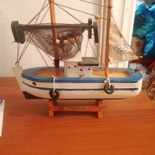 Wooden boat model approx. 17x17 cm