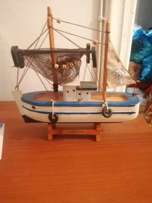 Wooden boat model approx. 17x17 cm