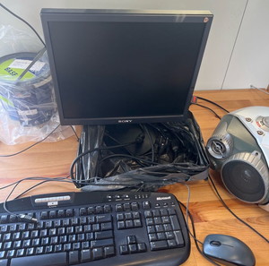 Οθόνη Sony ποντίκι Logitech Πληκτρολόγιο Microsoft
