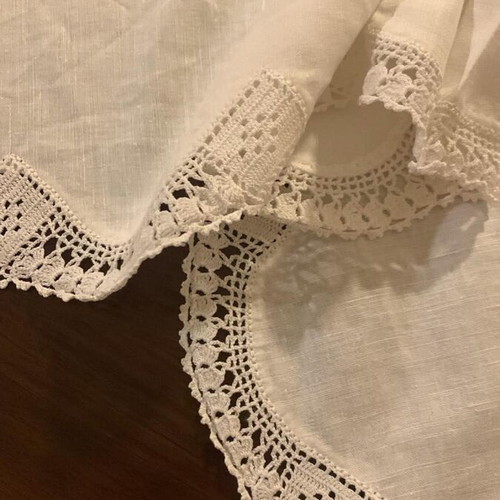 Tablecloth with handmade lace 1.24 x 1.74 m