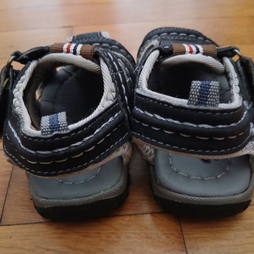 Tengrui children's sandals size 20 like new, black and grey