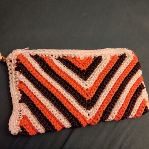 Knitted wrist bag, white and orange