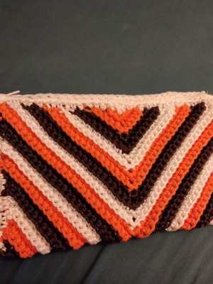 Knitted wrist bag, white and orange