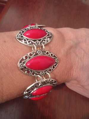 Bracelet made of stainless steel with filigree design and coral resin new