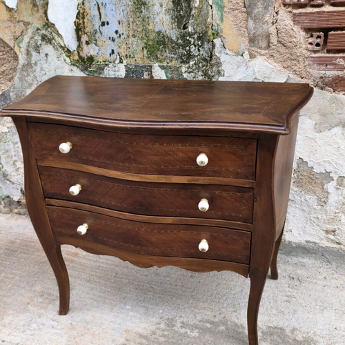 Marketeri Chest of Drawers like new with porcelain knobs
