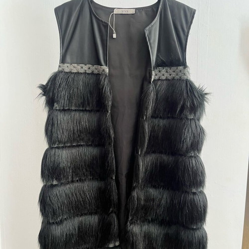 Anel sleeveless vest with fur one size like new, black