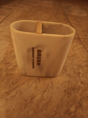 Toothbrush holder with marble effect resin