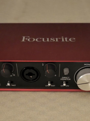 Focusrite Scarlett 2i2 2nd Generation Audio Interface like new